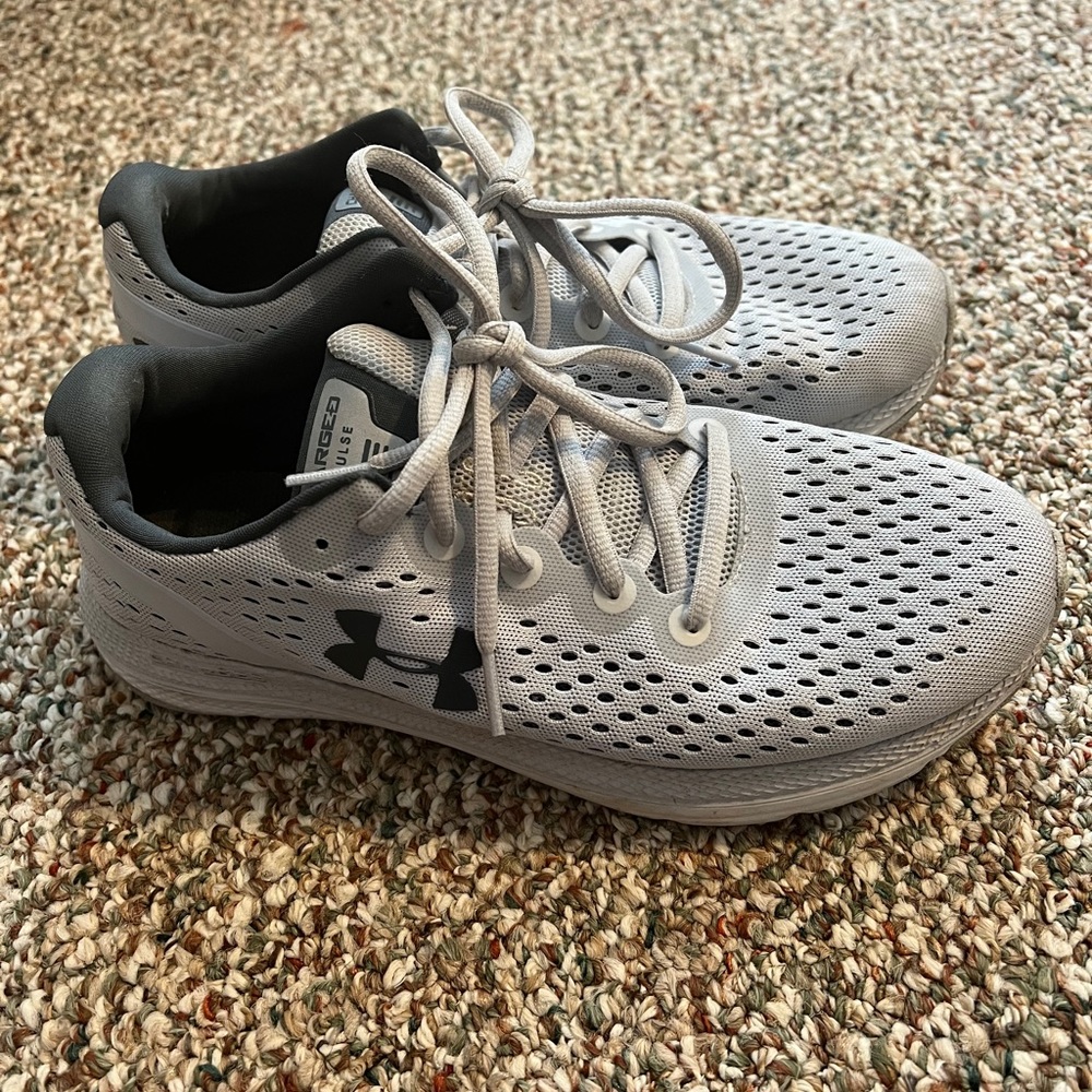 Under Armour Sneakers